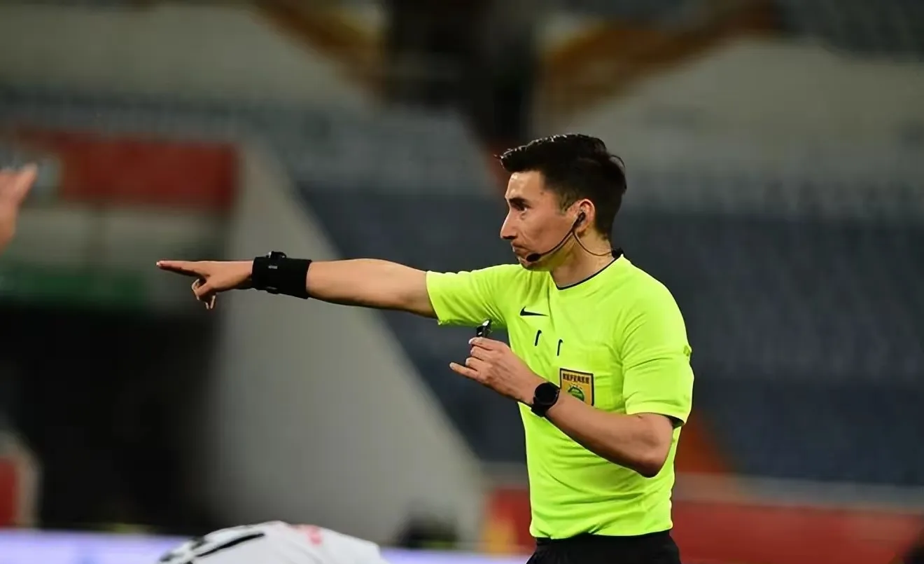 费耶诺德发布备战花絮;赛后门线救险;欧超杯任务艰巨;轮换策略成焦点(无尽的拉格朗日家族和同盟的区别) 费耶诺德发布备战花絮;赛后门线救险;欧超杯任务艰巨;轮换策略成焦点(无尽的拉格朗日家族和同盟的区别)