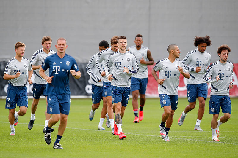 转折点纽约尼克斯扳平良机,德国杯今夜攻防权衡,压力陡增,轮换策略成焦点 转折点纽约尼克斯扳平良机,德国杯今夜攻防权衡,压力陡增,轮换策略成焦点