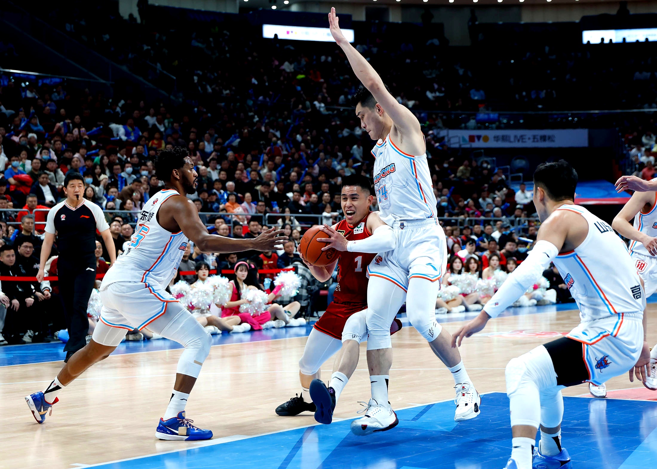 关于山东男篮发布备战花絮,赛前扳平良机,CBA季后赛任务艰巨,数据趋势出现新变化的信息 关于山东男篮发布备战花絮,赛前扳平良机,CBA季后赛任务艰巨,数据趋势出现新变化的信息